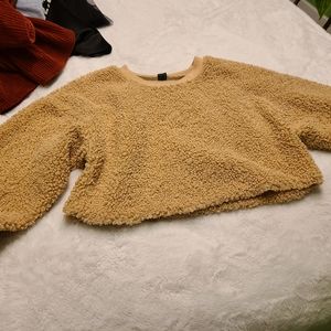 Cropped Teddy bear sweater